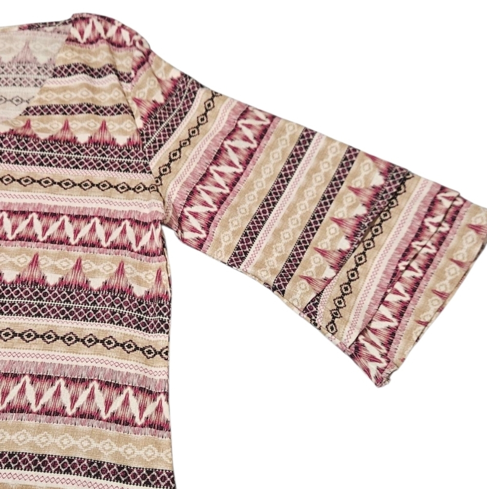 Morgan Taylor loose-fitting dress with a V-neckline and three-quarter sleeves. - Picture 7 of 7